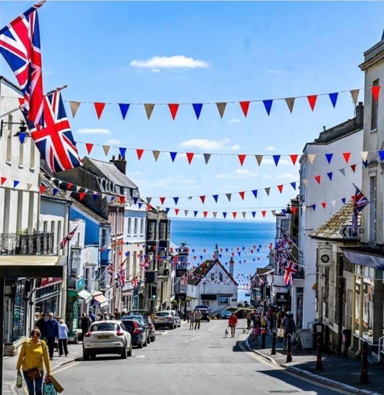 Light And Airy Central Lyme Regis Appartment With Parking Extérieur photo
